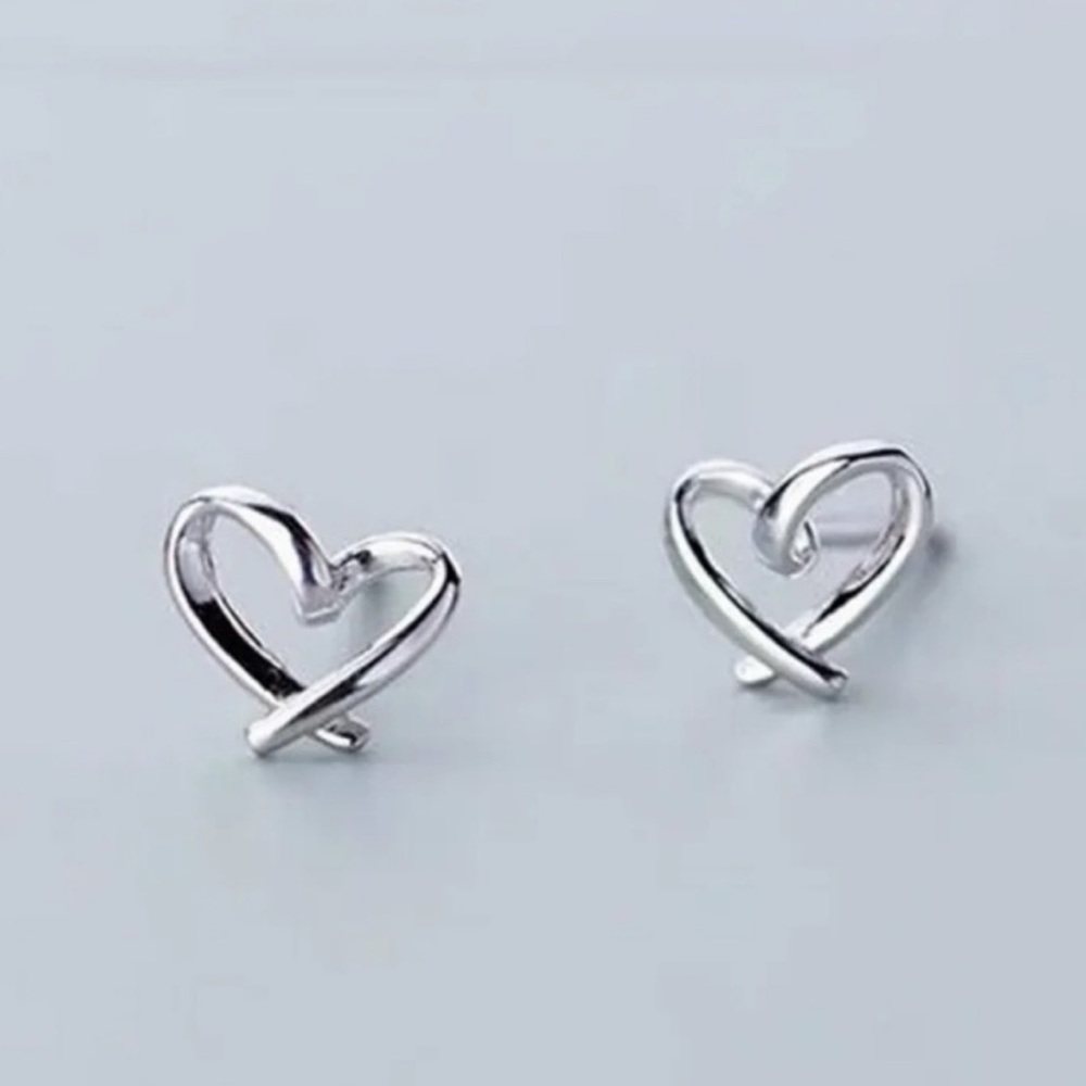 🆕 | Hollow Silver Heart | Stud Earrings